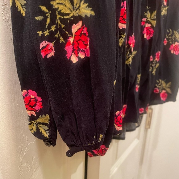 Old Navy rosebud 🌹peasant blouse - Picture 3 of 7